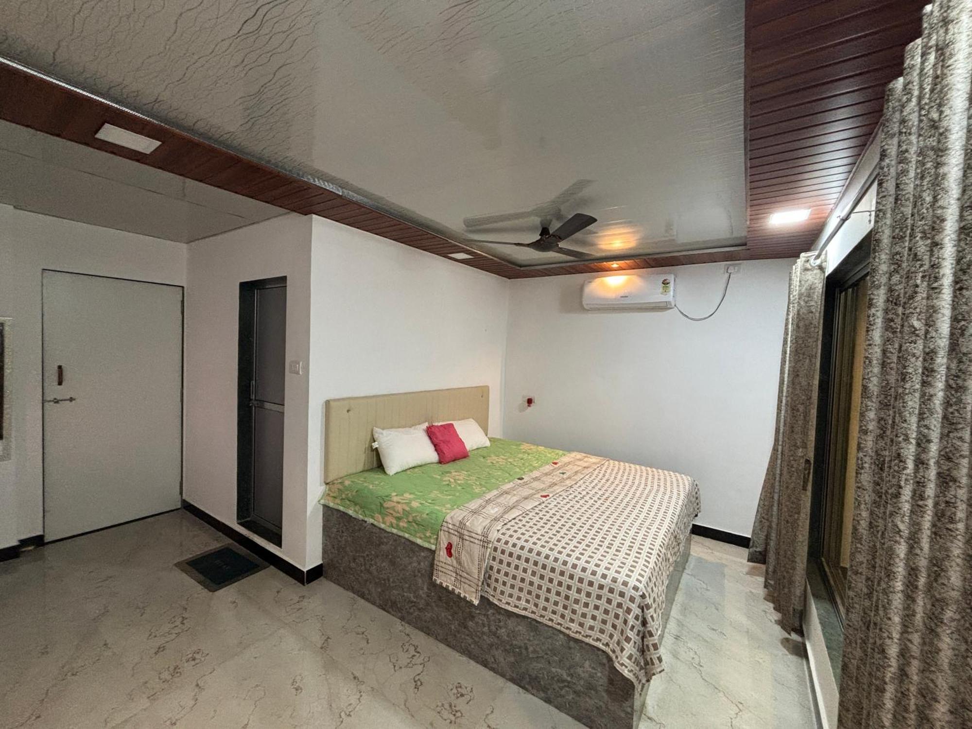 Sea Royal Rooms And Cafe Virār Dış mekan fotoğraf