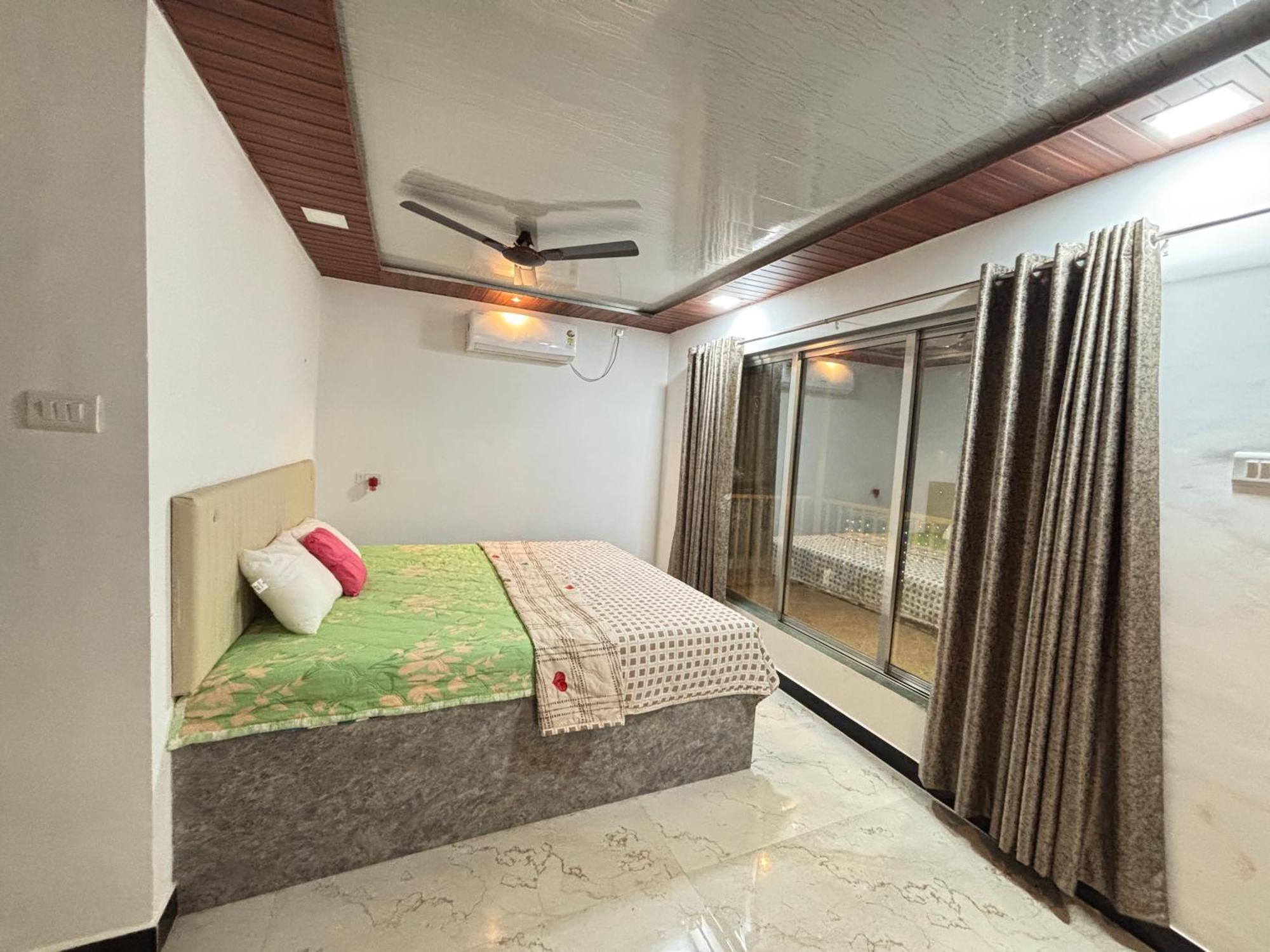 Sea Royal Rooms And Cafe Virār Dış mekan fotoğraf